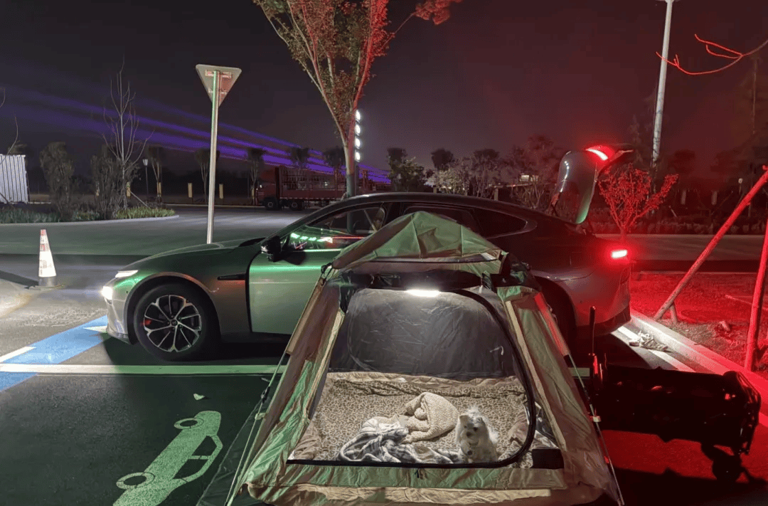 期间年轻人旅行掀起“帐篷过夜”热潮开元棋牌网站不住酒店住帐篷！国庆